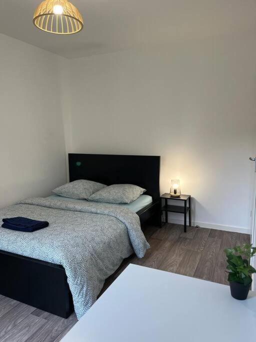 Appartement F2 De Haut Standing En Hypercentre Avec Jardin Prive A 270 M De La Gare De Mantes ! Kültér fotó