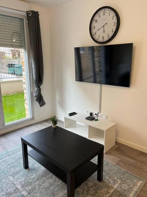 Appartement F2 De Haut Standing En Hypercentre Avec Jardin Prive A 270 M De La Gare De Mantes ! Kültér fotó