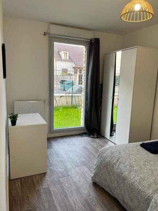 Appartement F2 De Haut Standing En Hypercentre Avec Jardin Prive A 270 M De La Gare De Mantes ! Kültér fotó