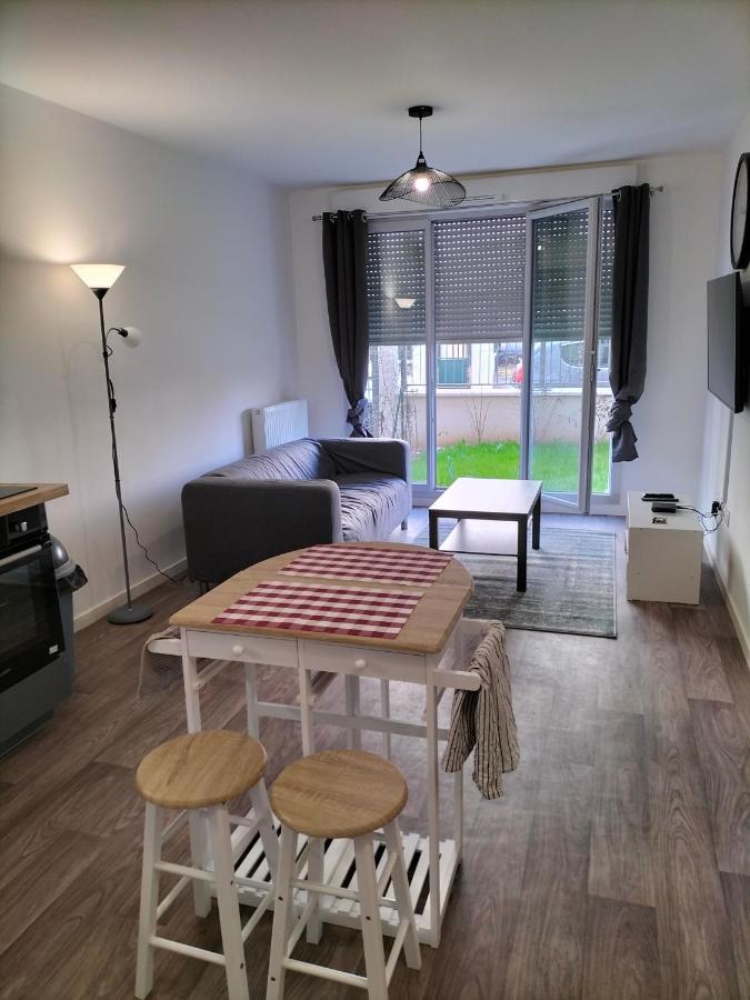 Appartement F2 De Haut Standing En Hypercentre Avec Jardin Prive A 270 M De La Gare De Mantes ! Kültér fotó
