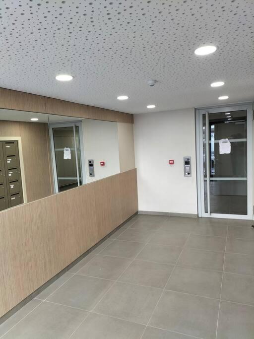 Appartement F2 De Haut Standing En Hypercentre Avec Jardin Prive A 270 M De La Gare De Mantes ! Kültér fotó