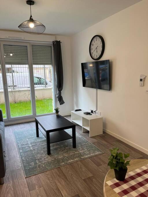 Appartement F2 De Haut Standing En Hypercentre Avec Jardin Prive A 270 M De La Gare De Mantes ! Kültér fotó